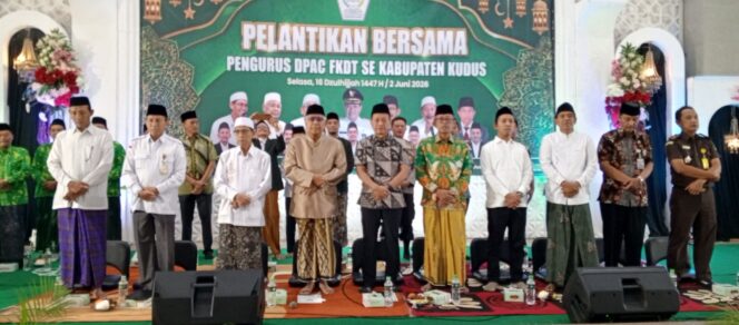 
					Lantik Pengurus FKDT Periode 2025–2030, Bupati Sam’ani Dorong Madin Cetak Generasi Berakhlak